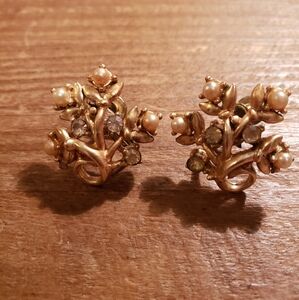 Vintage Coro Gold Tone Screwback Earrings